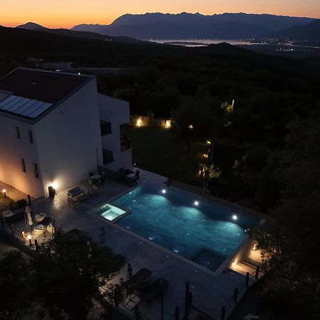 كوتور Villa Principium With Infinity Edge Pool&Hot Tub المظهر الخارجي الصورة